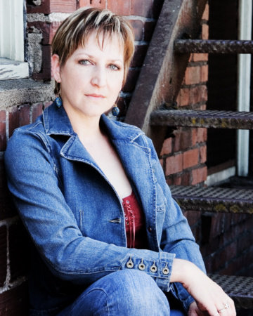 Photo of author Devon Monk